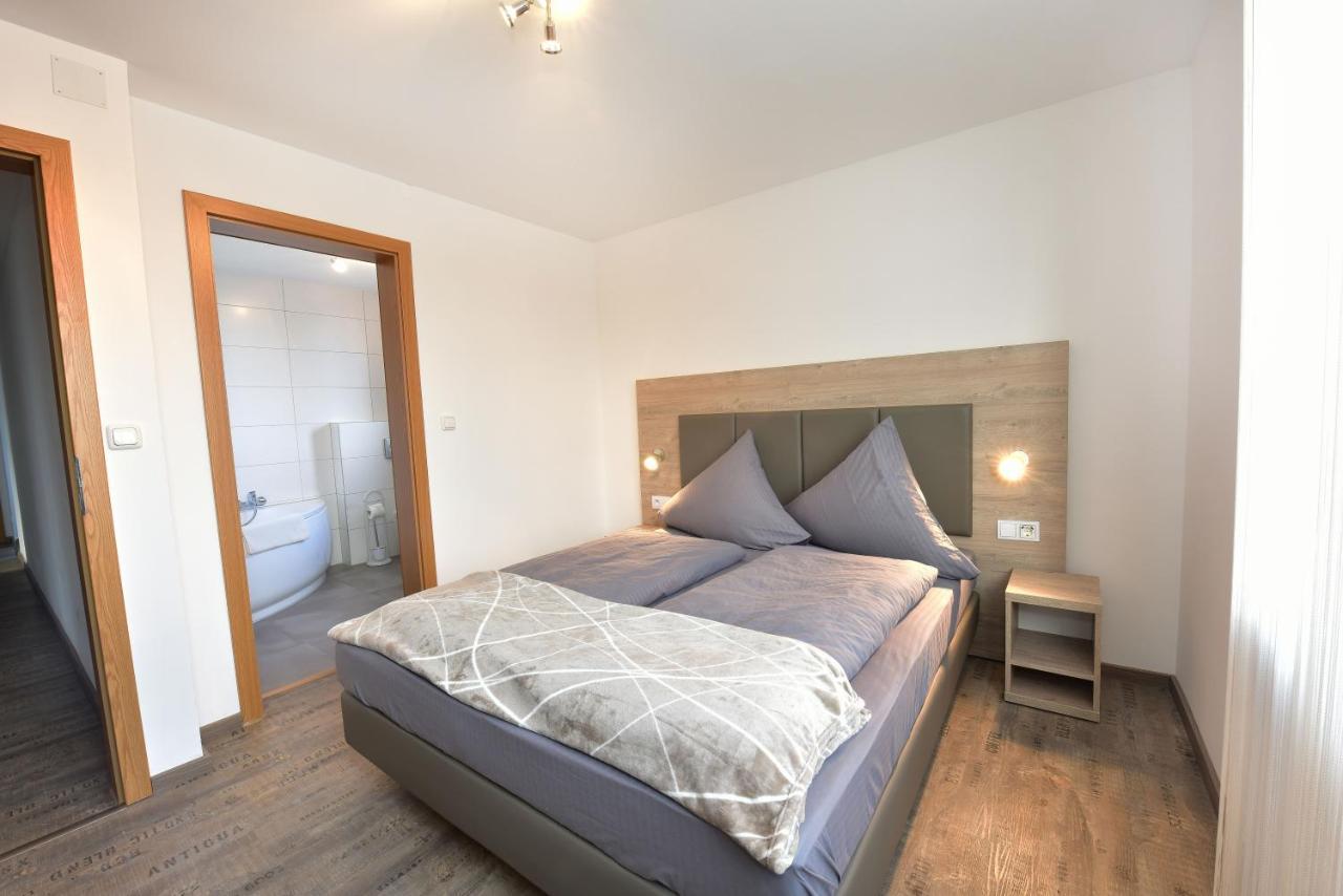 Small Double Room,1032370235:JPEG